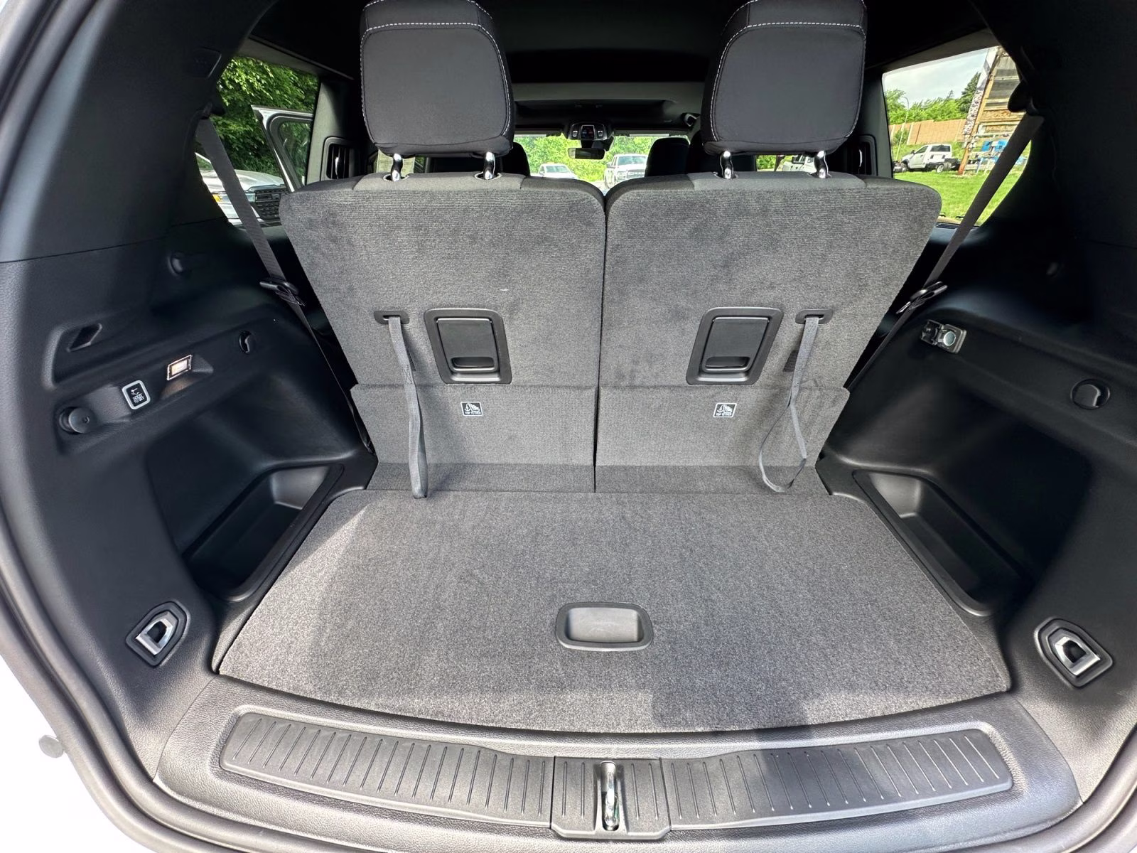 2026 Bright White Clearcoat Jeep Grand Cherokee L Laredo 4X4 SUV