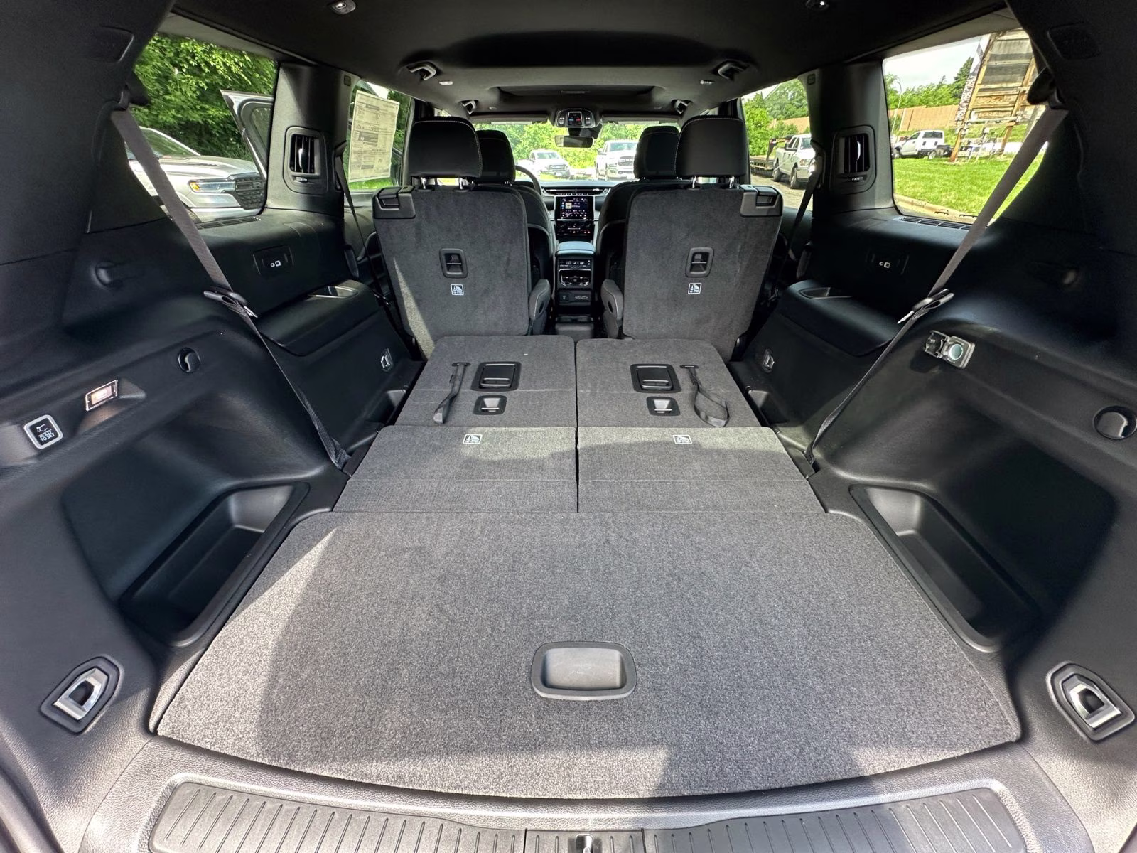 2026 Bright White Clearcoat Jeep Grand Cherokee L Laredo 4X4 SUV