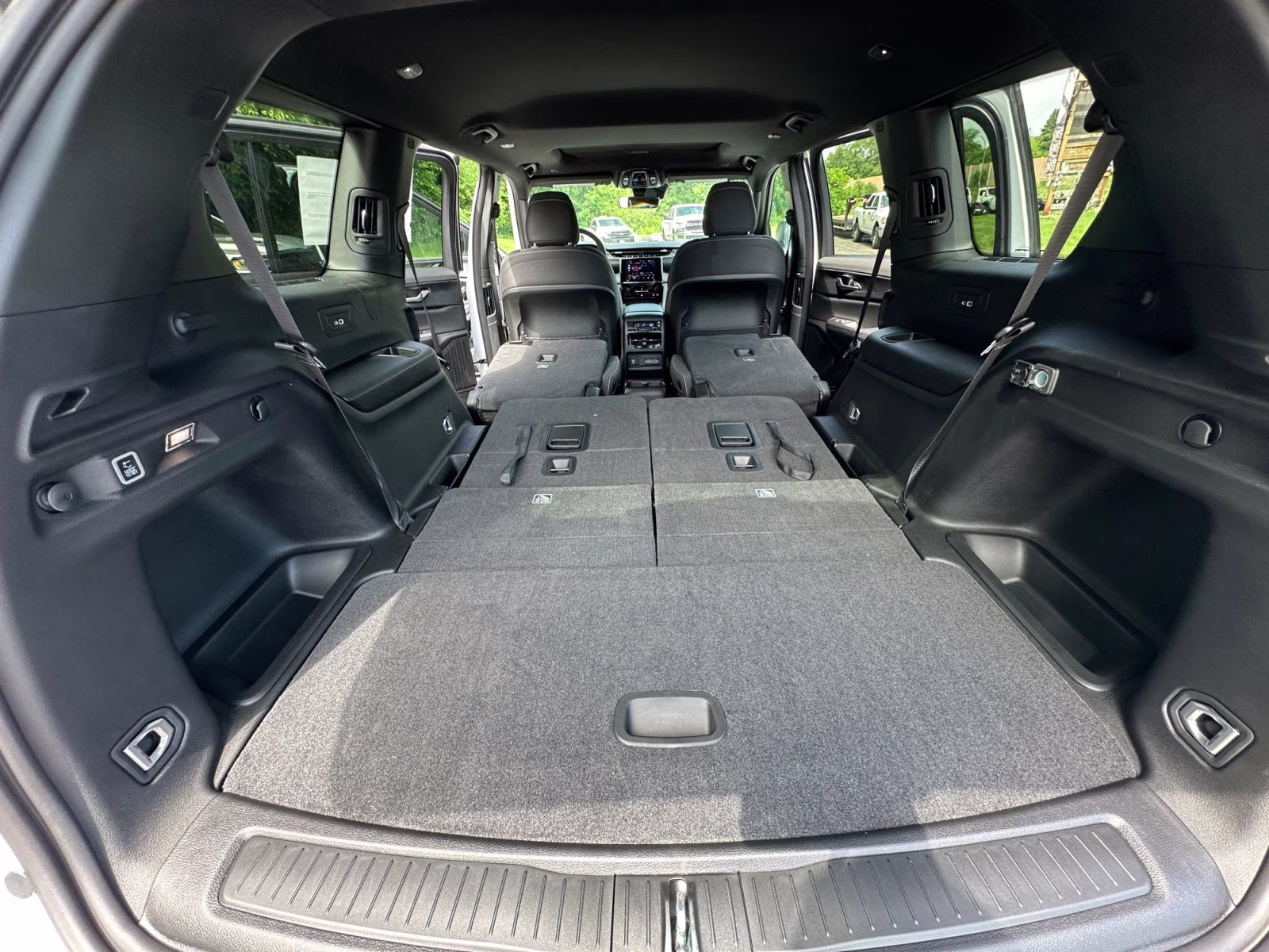 2026 Bright White Clearcoat Jeep Grand Cherokee L Laredo 4X4 SUV