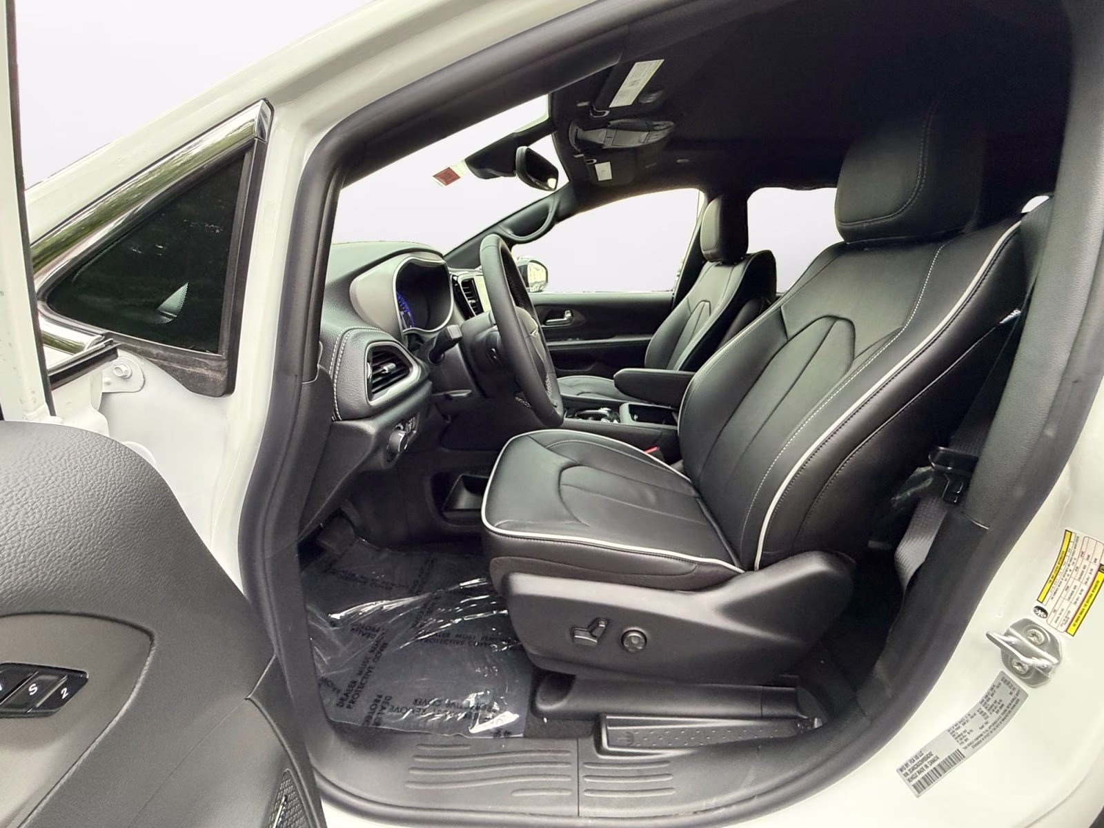 2027 Bright White Clearcoat Chrysler Pacifica Limited AWD Van