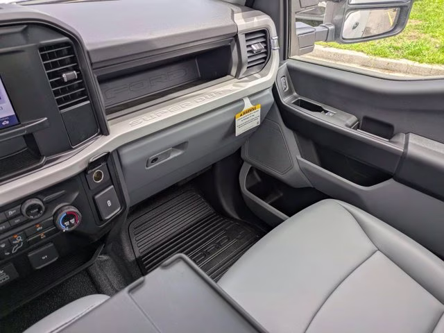 2026 Oxford White Ford Super Duty F-450 DRW XL 4X4 Truck
