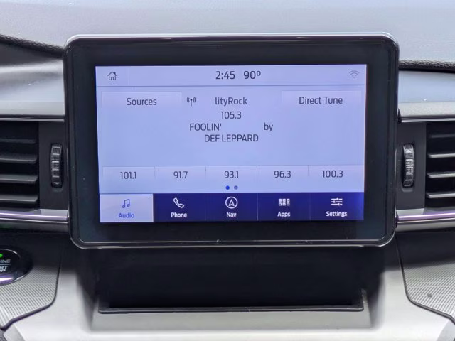 2021 Oxford White Ford Explorer XLT 4X4 SUV