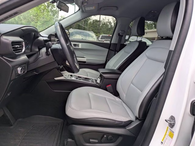 2021 Oxford White Ford Explorer XLT 4X4 SUV