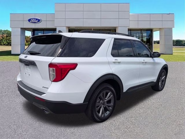 2021 Oxford White Ford Explorer XLT 4X4 SUV