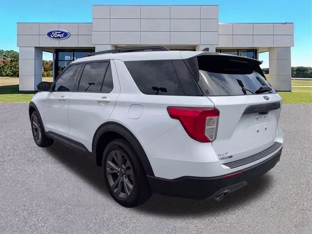 2021 Oxford White Ford Explorer XLT 4X4 SUV