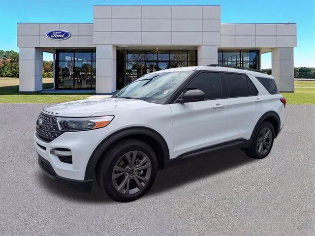 2021 Oxford White Ford Explorer XLT 4X4 SUV