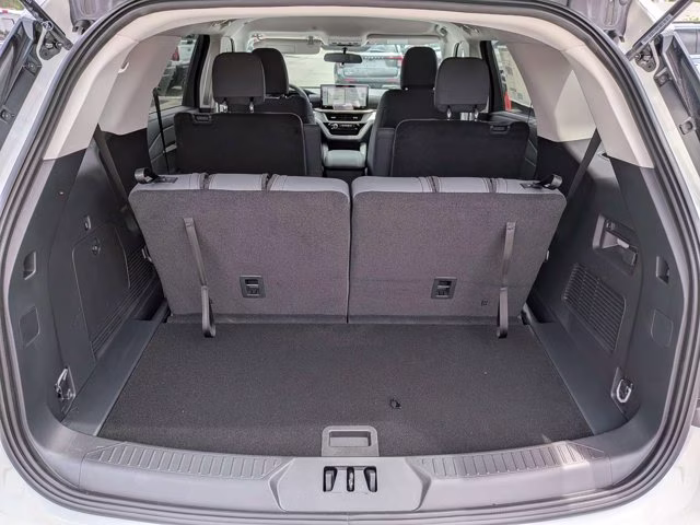 2026 White Metallic Ford Explorer Active 4X4 SUV