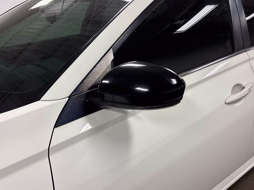 2020 Glacier White Nissan Altima 2.5 SR FWD Sedan