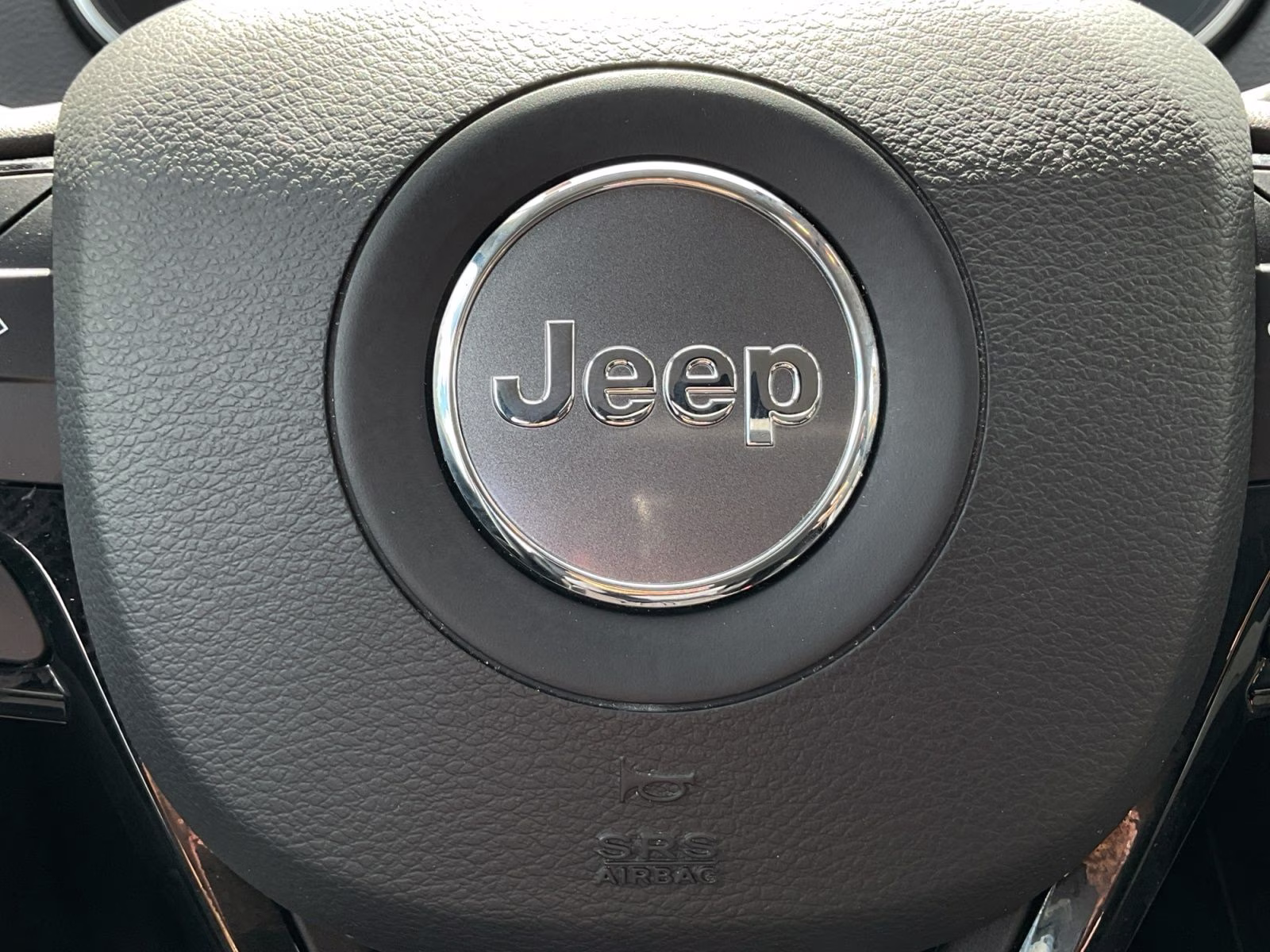 2023 Diamond Black Crystal Pearlcoat Jeep Cherokee Altitude 4X4 SUV