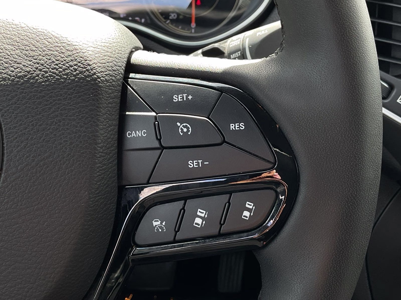 2023 Diamond Black Crystal Pearlcoat Jeep Cherokee Altitude 4X4 SUV