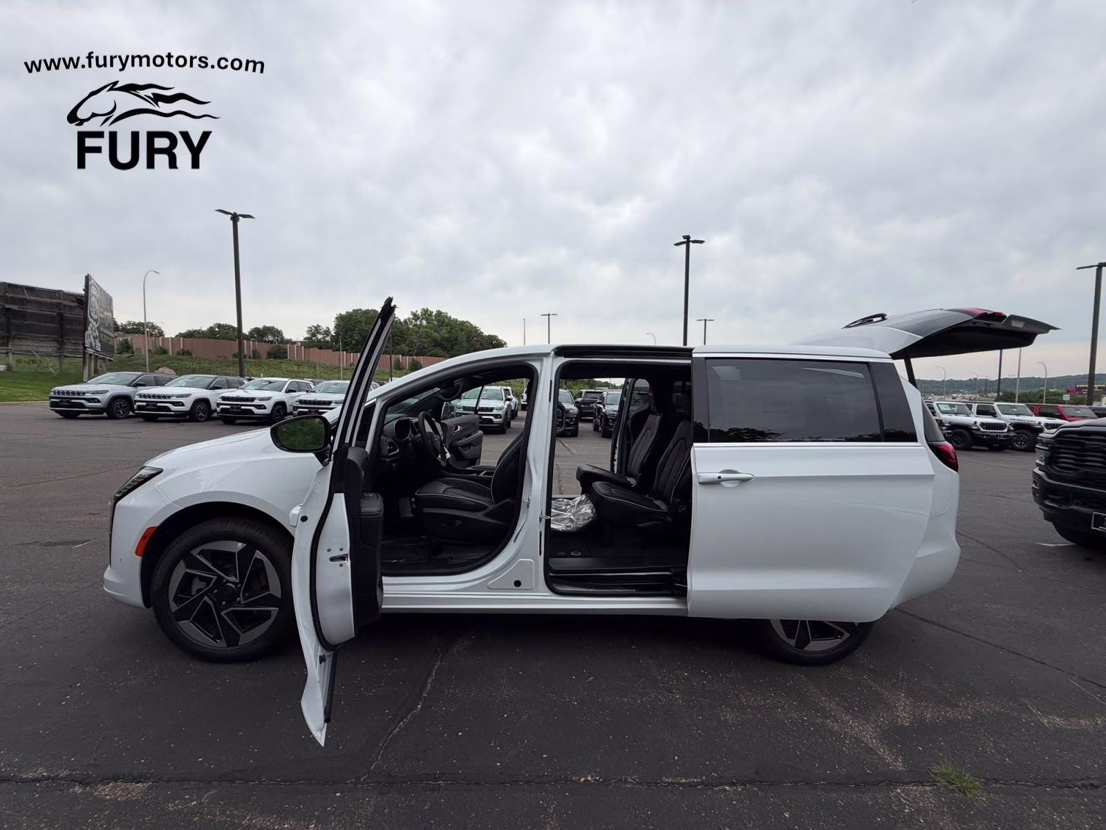 2027 Bright White Clearcoat Chrysler Pacifica Limited AWD Van
