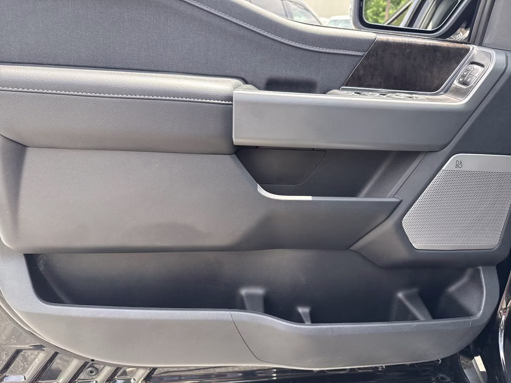 2023 Agate Black Metallic Ford F-150 Lariat 4X4 Truck