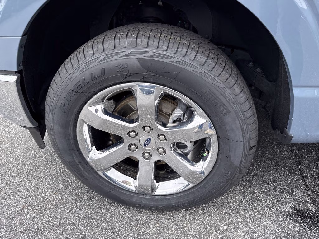 2023 Azure Gray Metallic Tri-Coat Ford F-150 Lariat 4X4 Truck