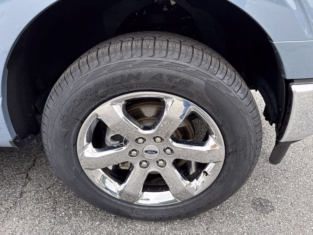 2023 Azure Gray Metallic Tri-Coat Ford F-150 Lariat 4X4 Truck