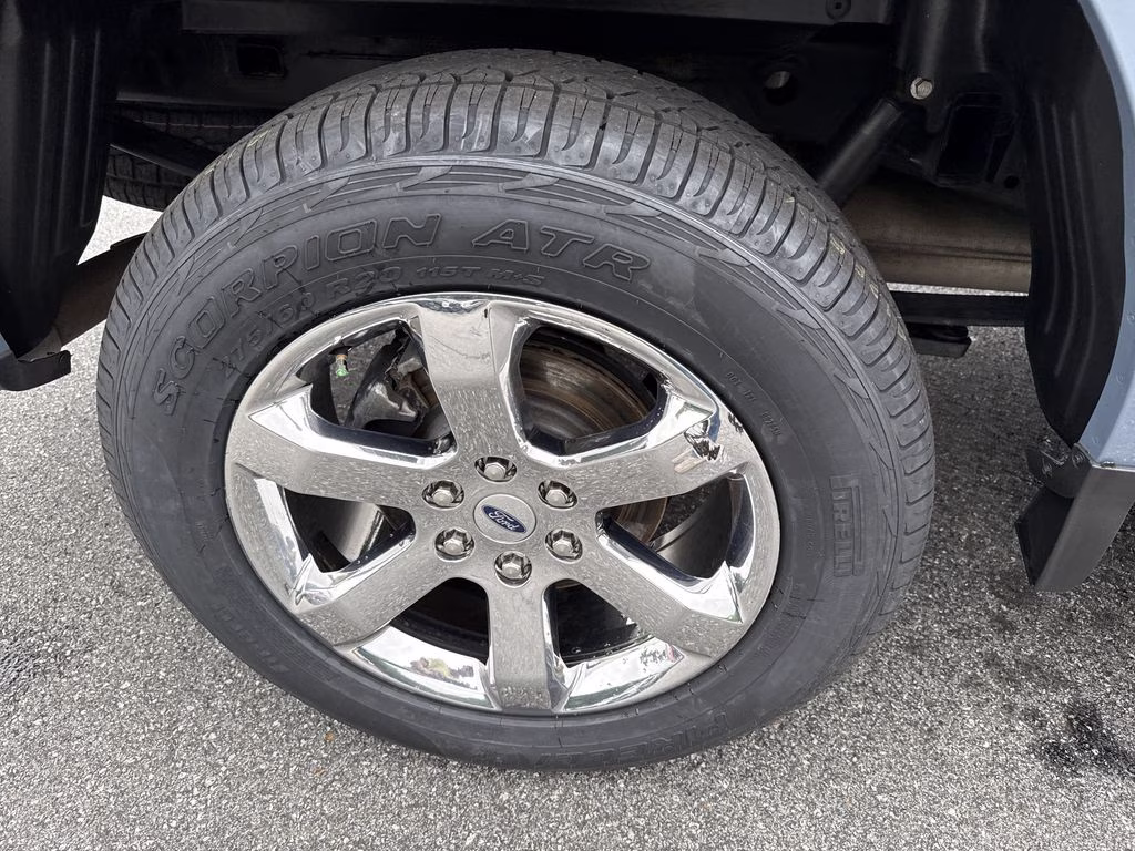 2023 Azure Gray Metallic Tri-Coat Ford F-150 Lariat 4X4 Truck