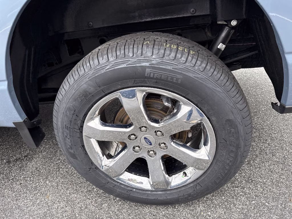 2023 Azure Gray Metallic Tri-Coat Ford F-150 Lariat 4X4 Truck
