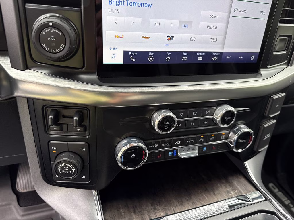 2023 Azure Gray Metallic Tri-Coat Ford F-150 Lariat 4X4 Truck