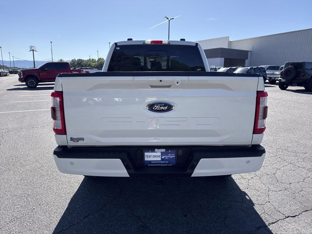 2023 Star White Metallic Tri-Coat Ford F-150 Lariat 4X4 Truck