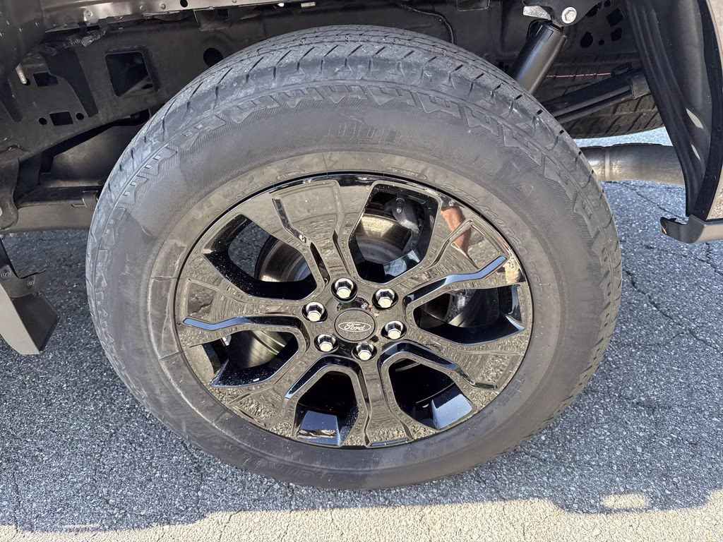 2023 Agate Black Metallic Ford F-150 Lariat 4X4 Truck