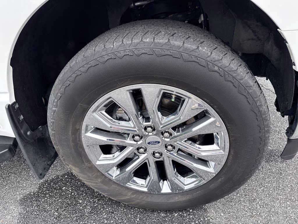 2024 Star White Metallic Tri-Coat Ford F-150 Lariat 4X4 Truck