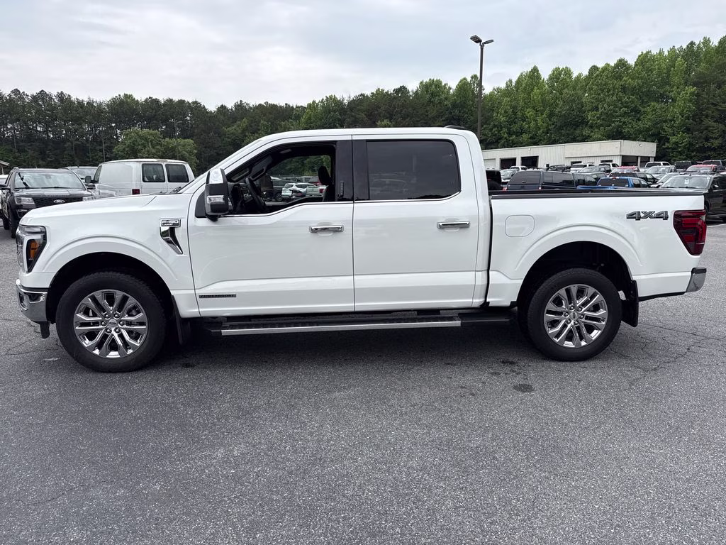 2024 Star White Metallic Tri-Coat Ford F-150 Lariat 4X4 Truck