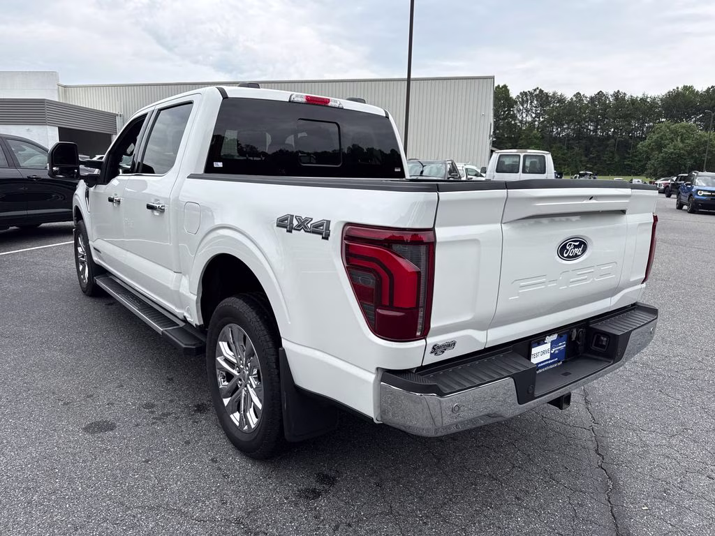 2024 Star White Metallic Tri-Coat Ford F-150 Lariat 4X4 Truck