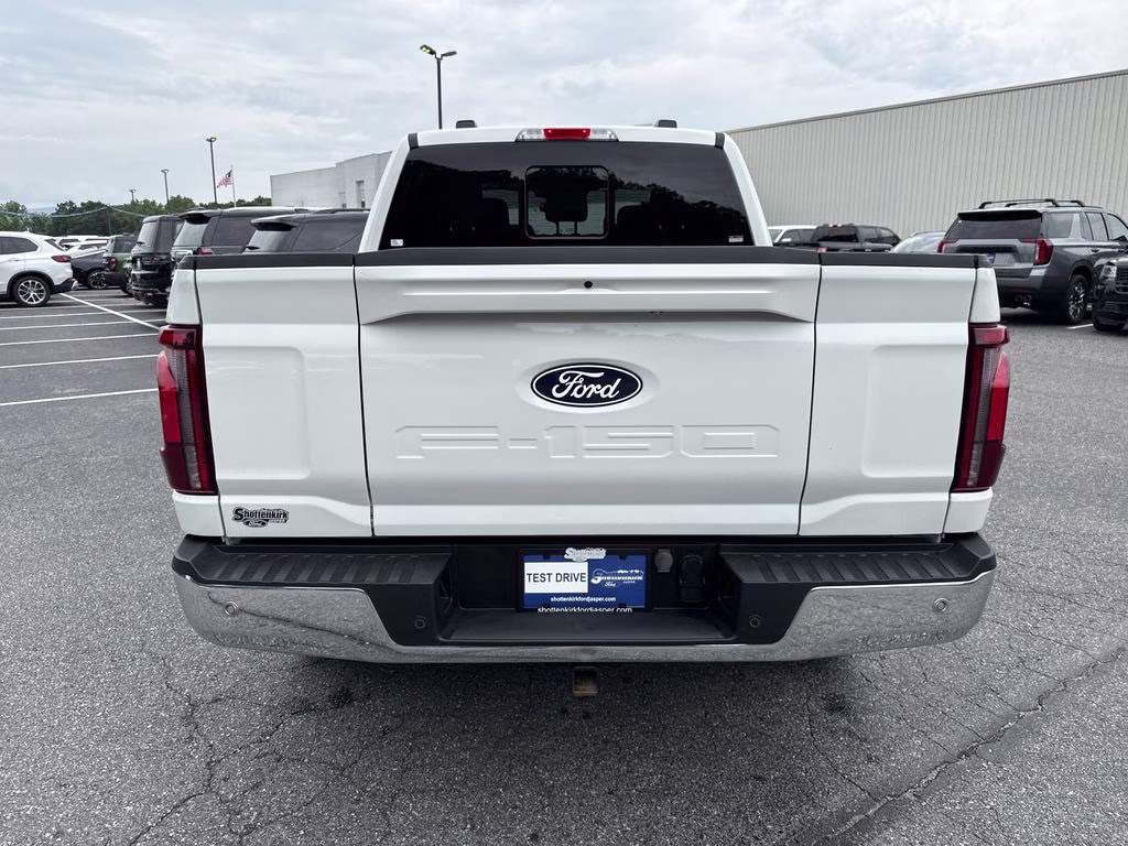 2024 Star White Metallic Tri-Coat Ford F-150 Lariat 4X4 Truck