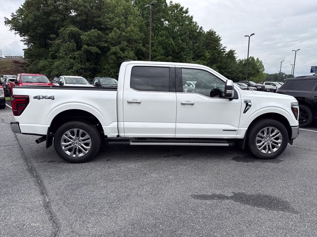 2024 Star White Metallic Tri-Coat Ford F-150 Lariat 4X4 Truck