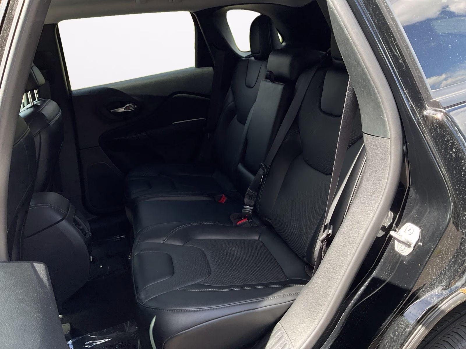 2023 Diamond Black Crystal Pearlcoat Jeep Cherokee Altitude 4X4 SUV