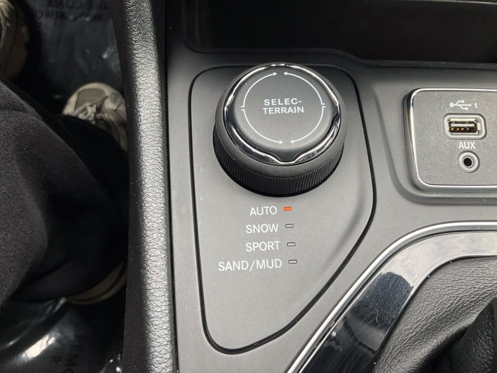 2023 Diamond Black Crystal Pearlcoat Jeep Cherokee Altitude 4X4 SUV