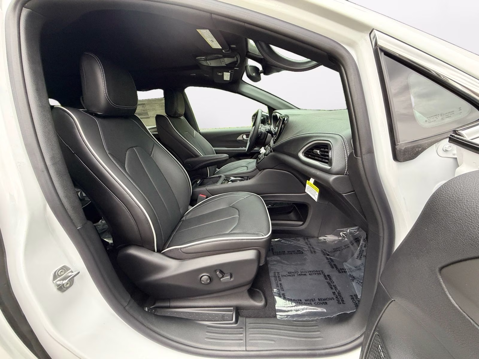2027 Bright White Clearcoat Chrysler Pacifica Limited AWD Van