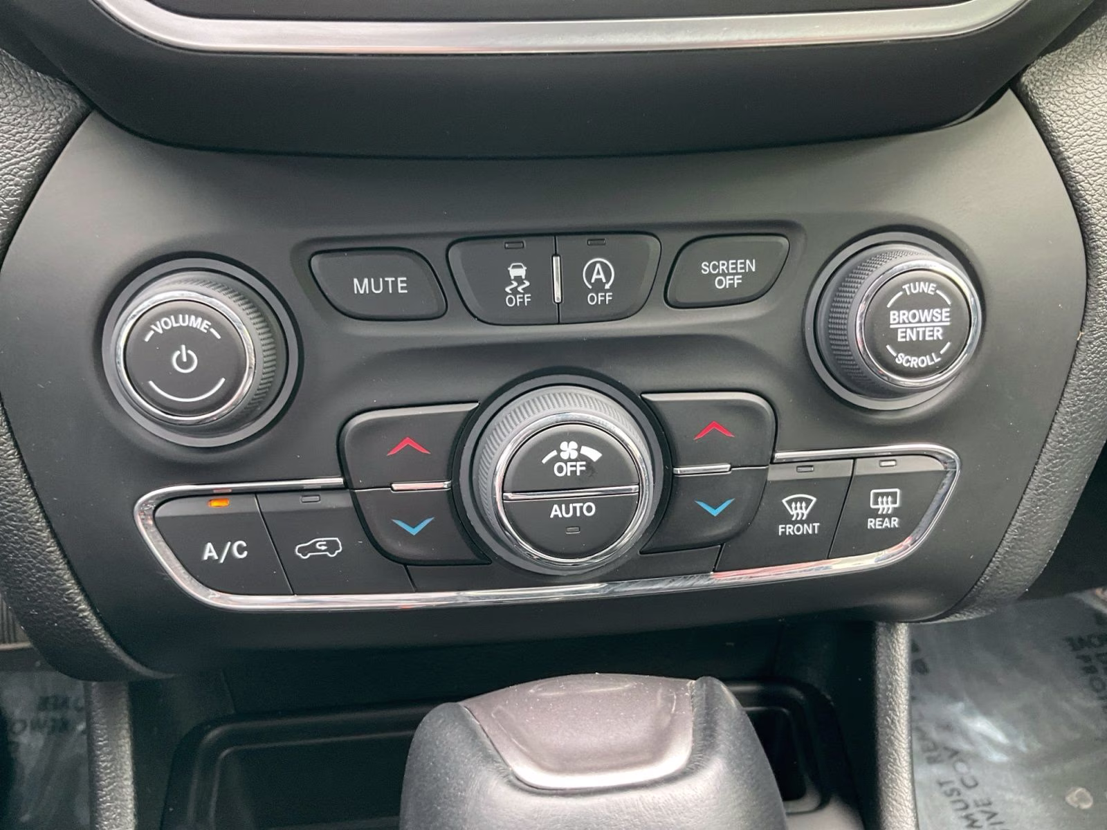 2023 Diamond Black Crystal Pearlcoat Jeep Cherokee Altitude 4X4 SUV
