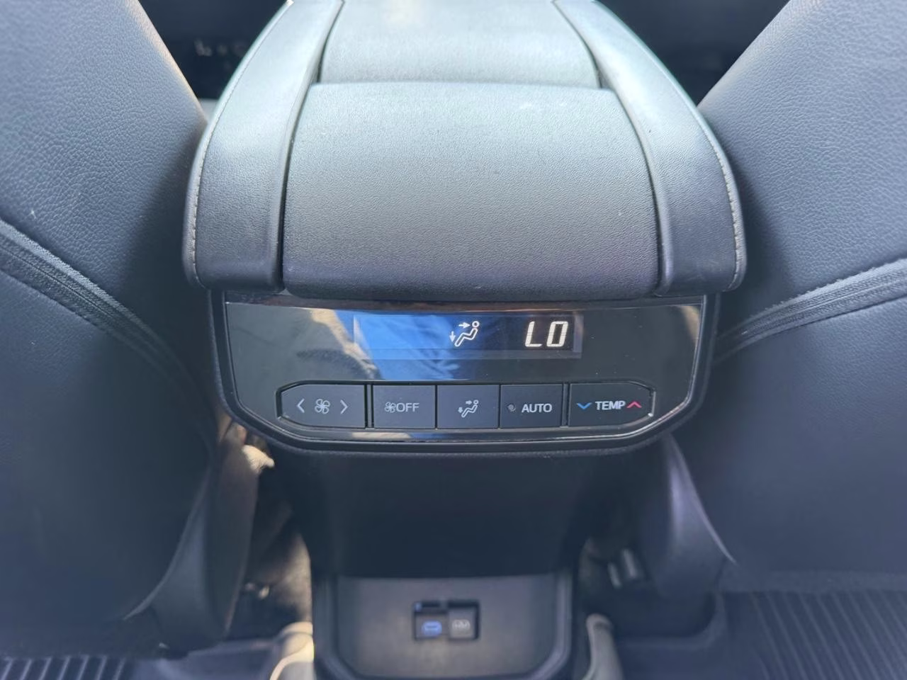 2022 Moon Dust Toyota Highlander XLE FWD SUV