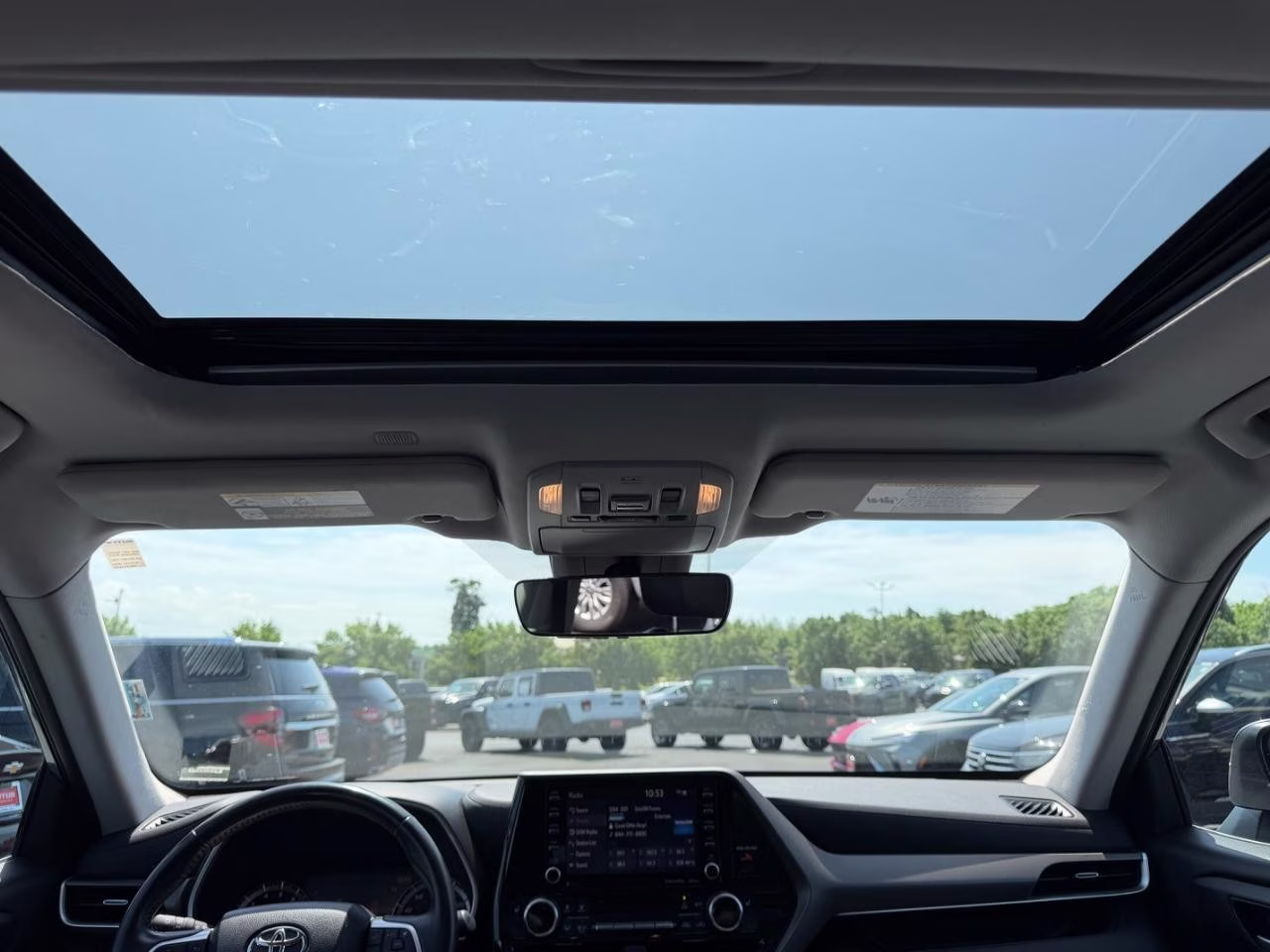 2022 Moon Dust Toyota Highlander XLE FWD SUV