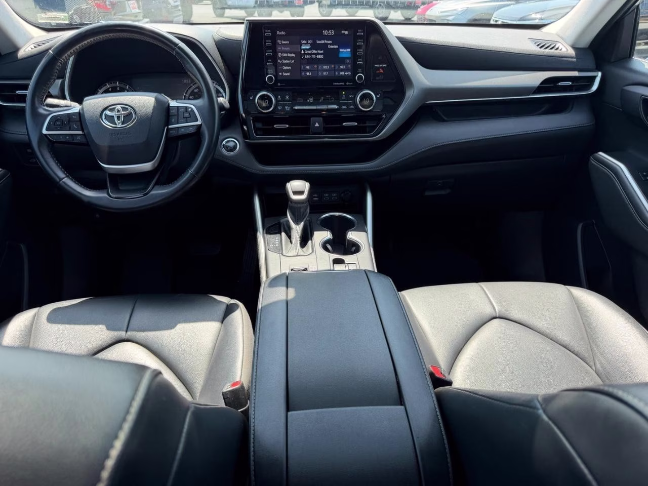 2022 Moon Dust Toyota Highlander XLE FWD SUV