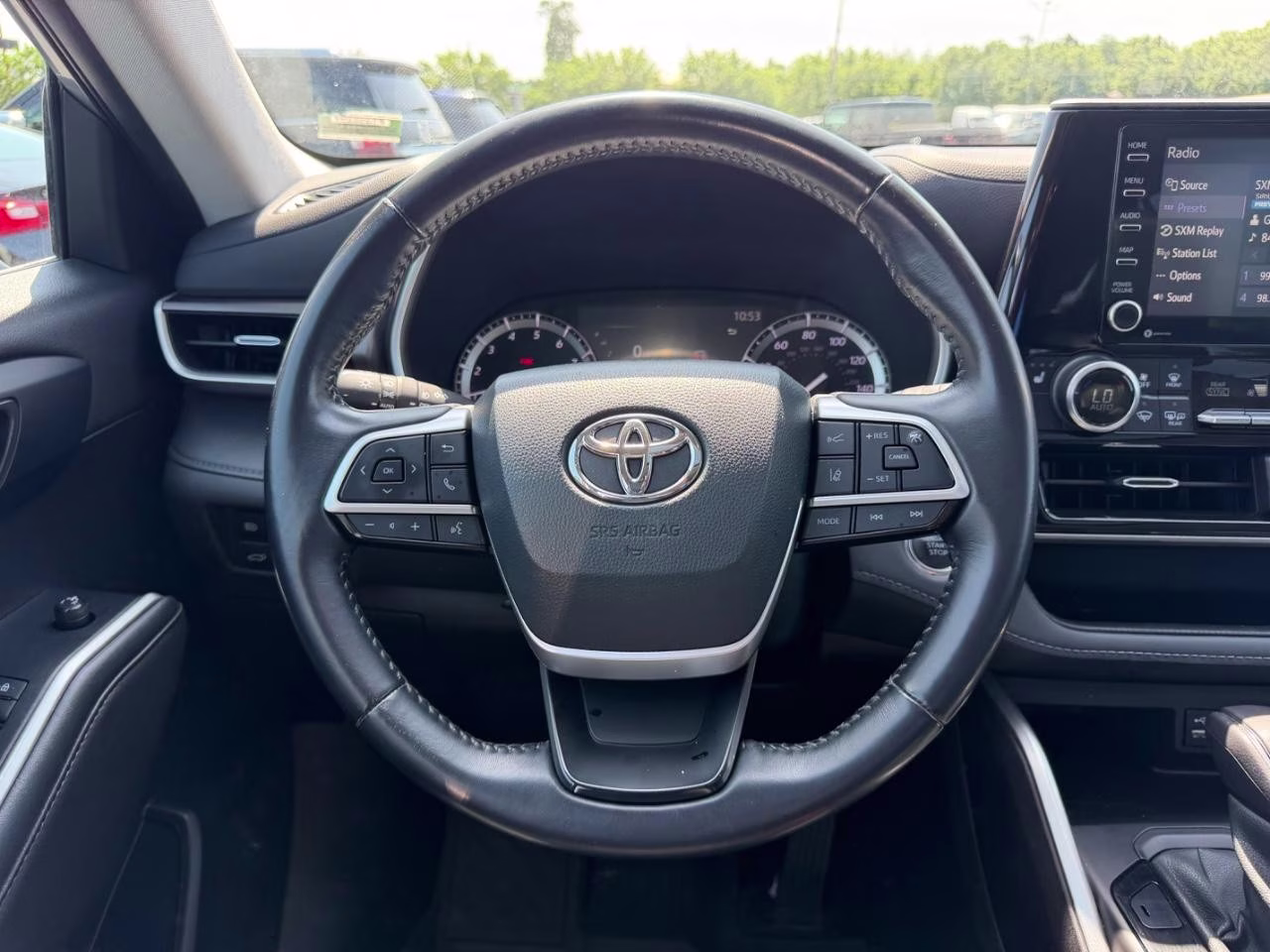 2022 Moon Dust Toyota Highlander XLE FWD SUV
