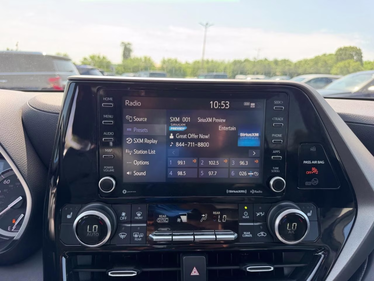 2022 Moon Dust Toyota Highlander XLE FWD SUV