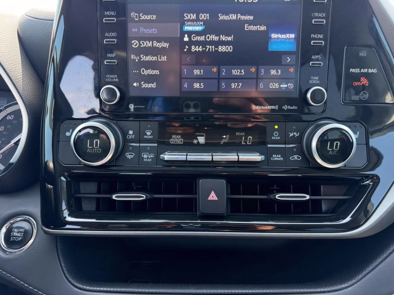 2022 Moon Dust Toyota Highlander XLE FWD SUV