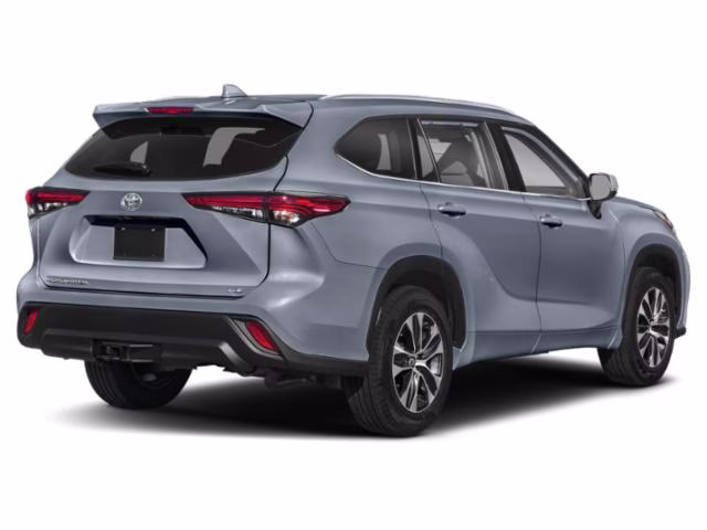 2022 Moon Dust Toyota Highlander XLE FWD SUV