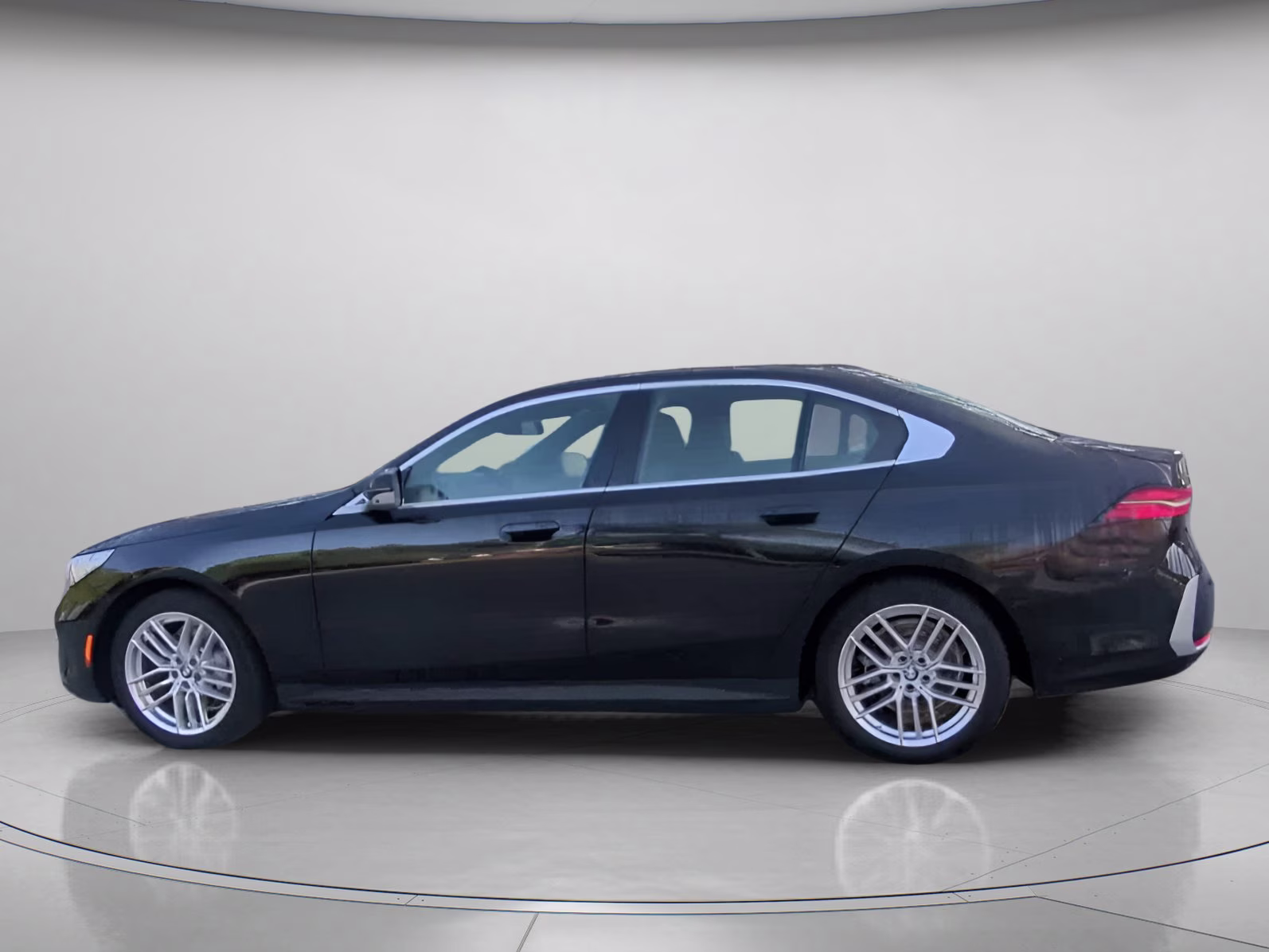2025 Black Sapphire Metallic BMW 5 Series 530i RWD Sedan
