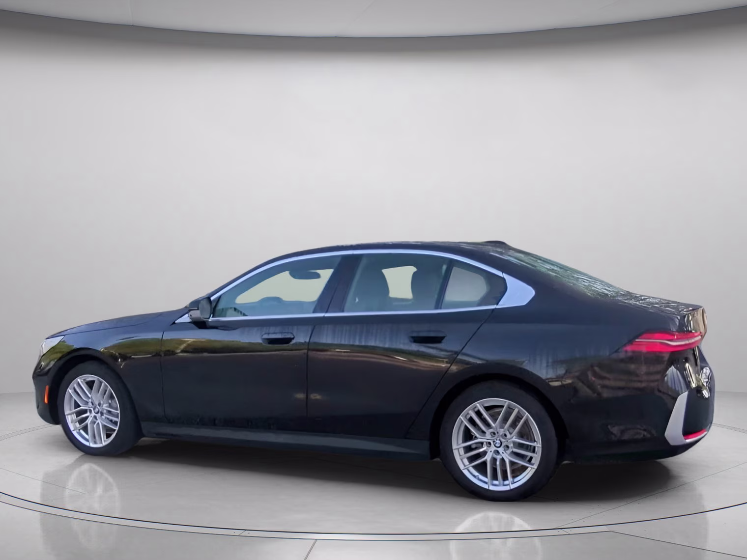2025 Black Sapphire Metallic BMW 5 Series 530i RWD Sedan