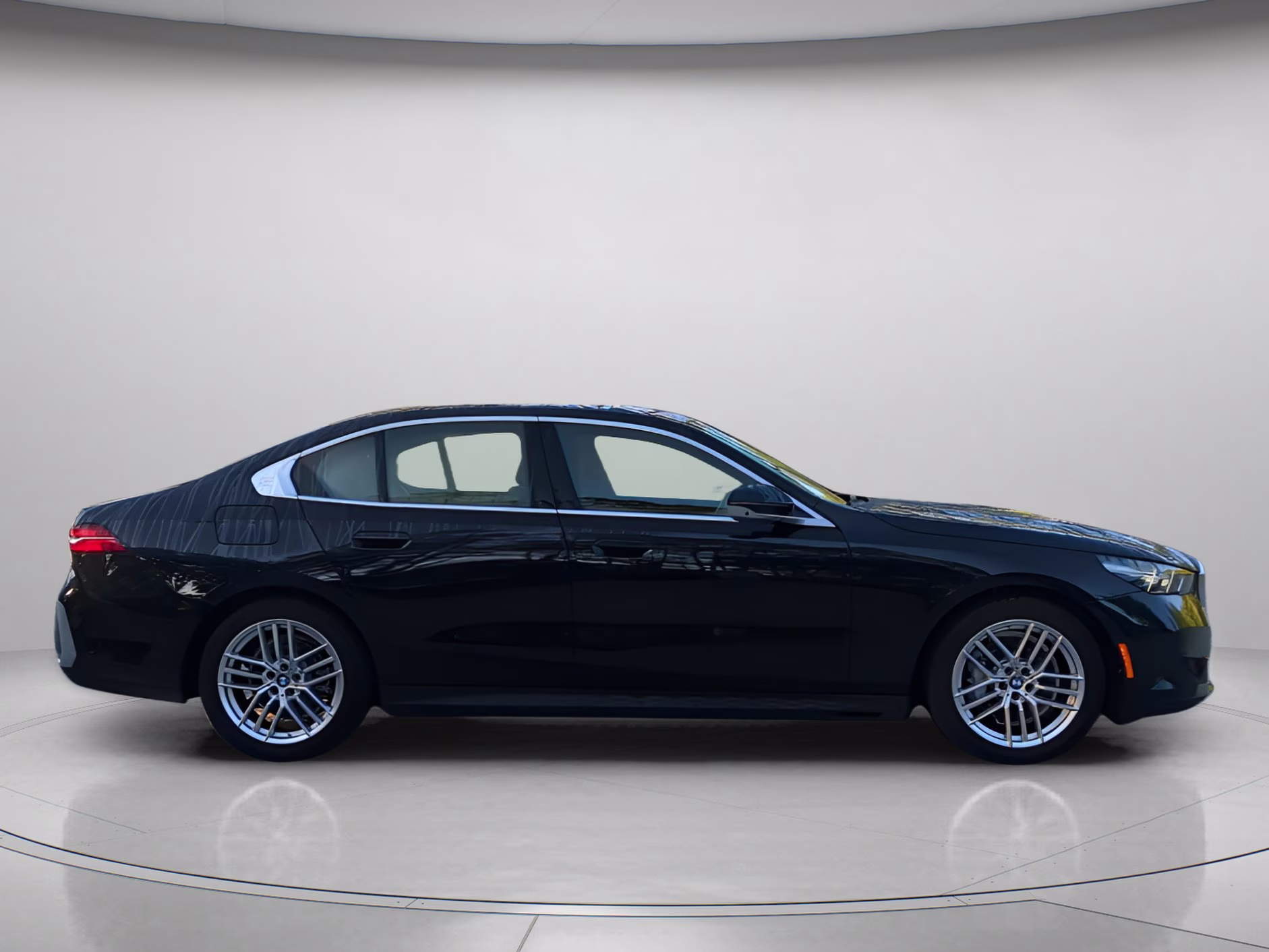 2025 Black Sapphire Metallic BMW 5 Series 530i RWD Sedan