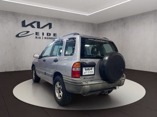 2002 Silver Metallic Chevrolet Tracker Base 4X4 SUV
