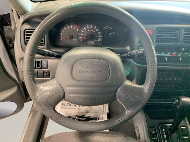 2002 Silver Metallic Chevrolet Tracker Base 4X4 SUV