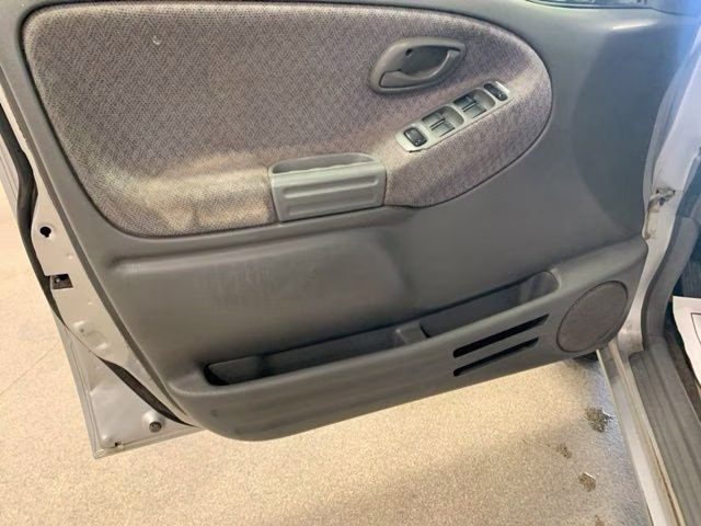 2002 Silver Metallic Chevrolet Tracker Base 4X4 SUV