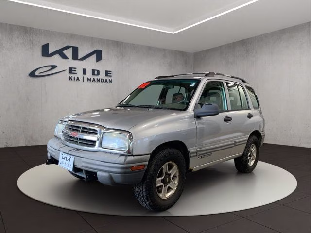 2002 Silver Metallic Chevrolet Tracker Base 4X4 SUV