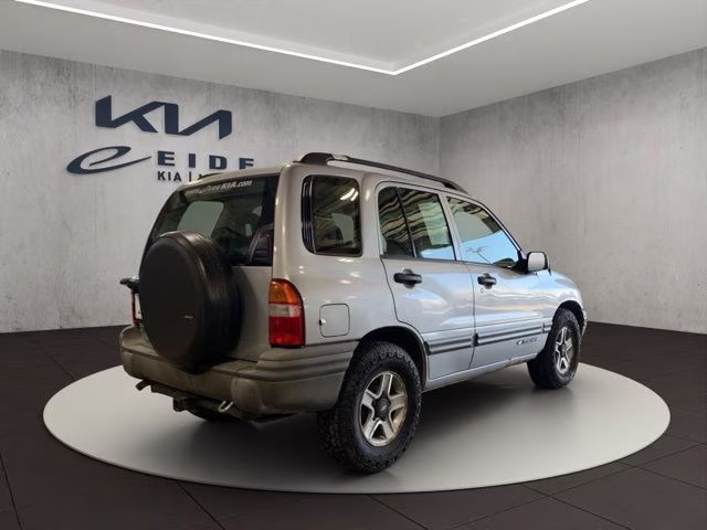 2002 Silver Metallic Chevrolet Tracker Base 4X4 SUV