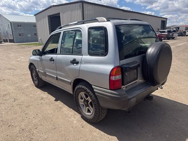 2002 Silver Metallic Chevrolet Tracker Base 4X4 SUV