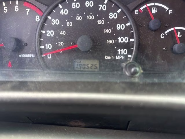 2002 Silver Metallic Chevrolet Tracker Base 4X4 SUV