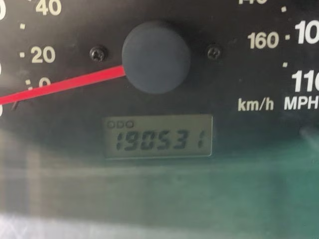 2002 Silver Metallic Chevrolet Tracker Base 4X4 SUV